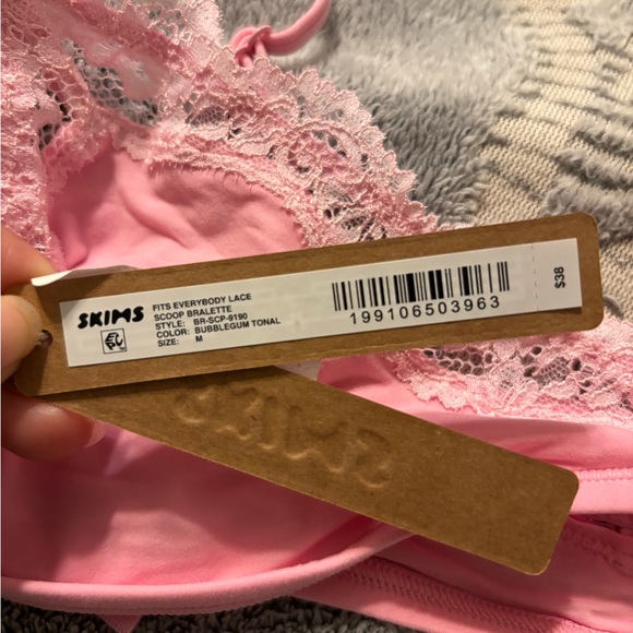 SKIMS Fits everybody lace scoop bralette bubblegum Tonal nwt - Picture 3 of 3